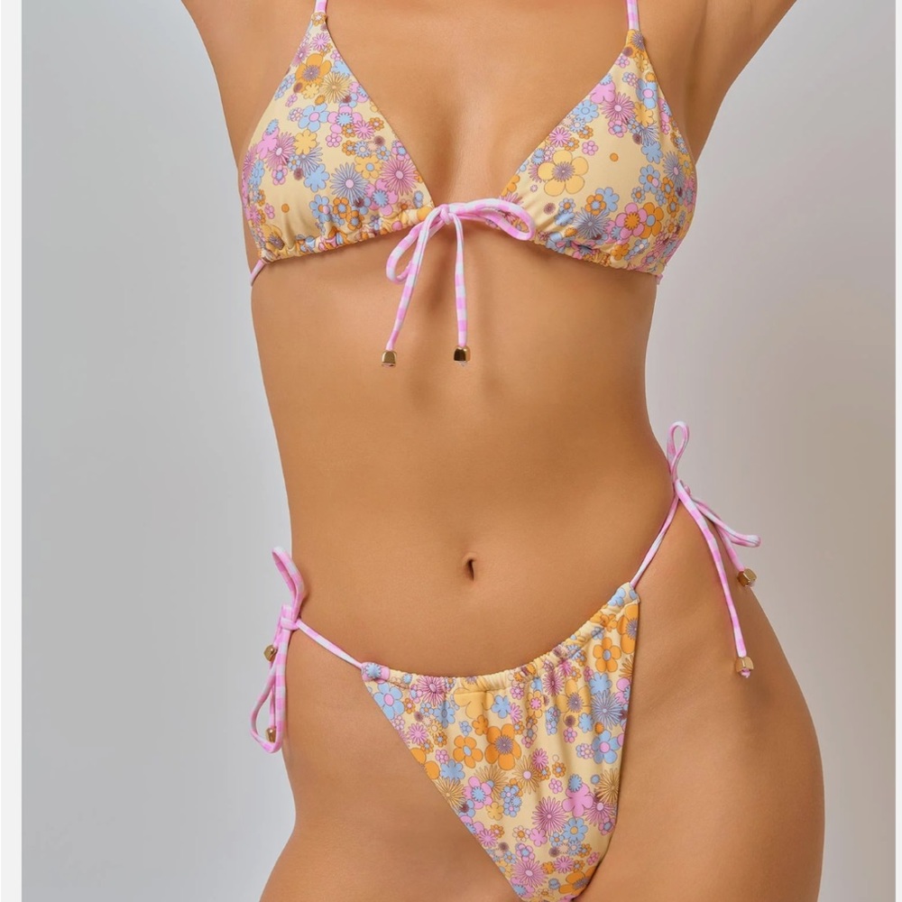 Blackbough bikini liv top and bottoms
